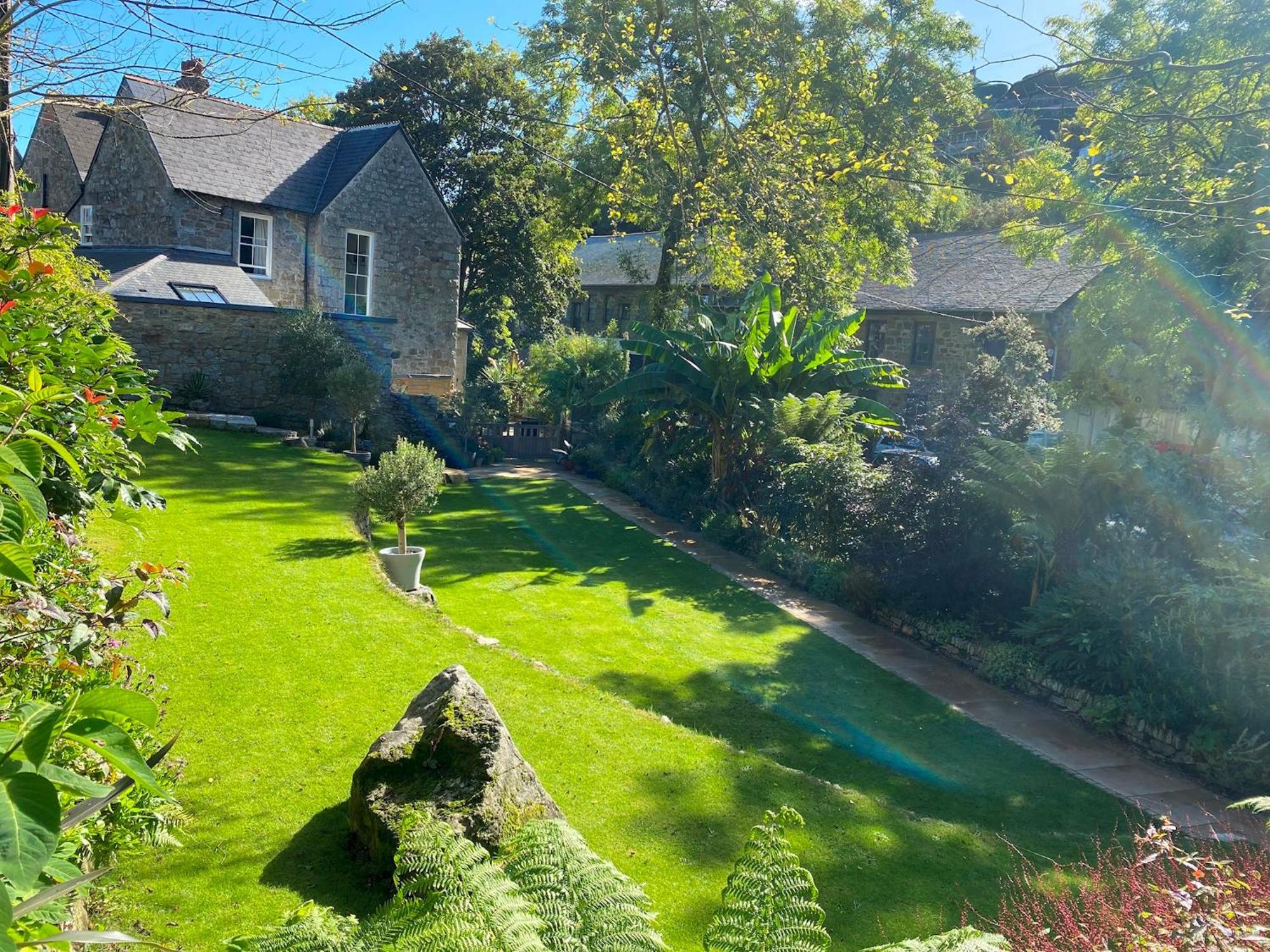 Tropical Gardens 1 Bed Cottage Central Ньюлин Екстер'єр фото